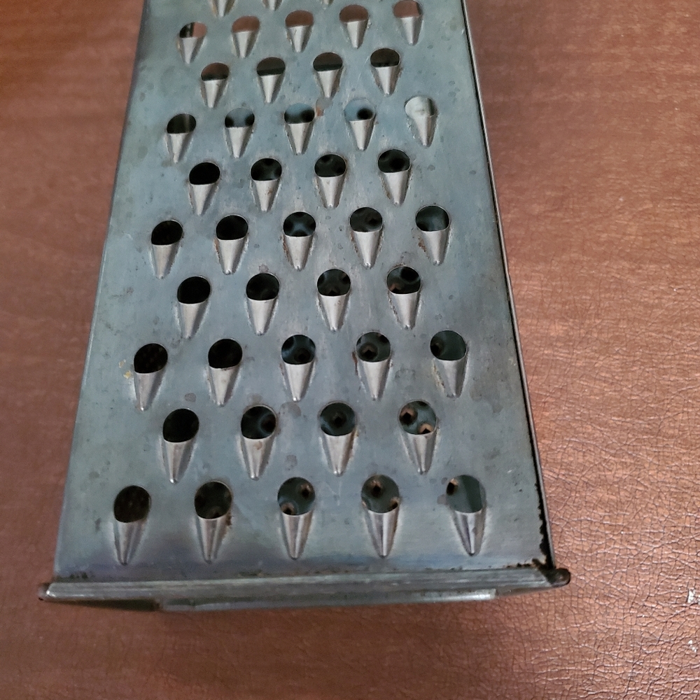 Vintage bromco 4 sided grater with handle - Picture 3 of 4